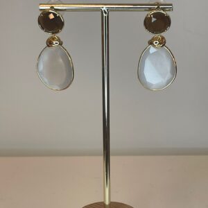 oorbel witte hanger met bruin