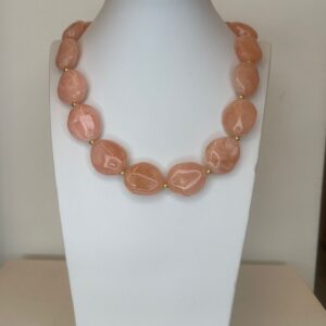 13c7a530-3ac4-4c54-aa7e-8eb5273433d8.jpg ketting met zware zalmroze steen