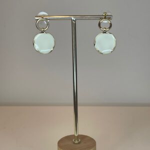 18856583-a4fb-44fe-84bf-e95aa17428f6.jpg oorbel met goud en wit