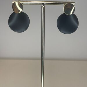 214f3c33-3d70-4749-8fb7-7b19440976d5.jpg oorbel mat zwart en goud