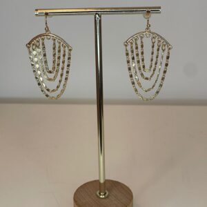 5908d6e4-23ec-4182-a169-041130a7bdc0.jpg gouden oorbel met gouden slingers