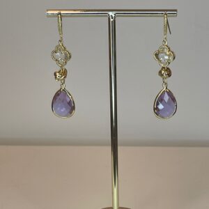 7558b736-7148-4fdc-9841-e7f4c43f2e13.jpg oorbel gouden hanger met paarse steen