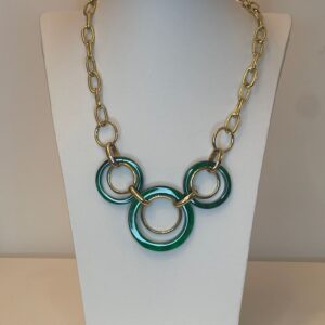 899efa27-350b-47ee-84c2-d82846d67228.jpg ketting met groene cirkels en goud