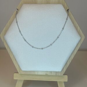 fijne korte zilveren ketting met bolletjesaccent