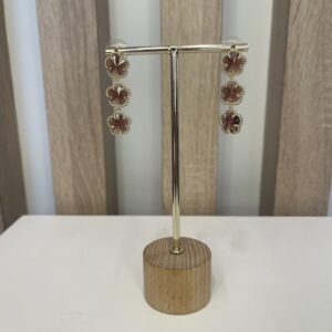 oorbel hanger met bloemen beige