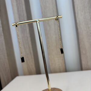 IMG_7214.jpeg oorbellen hanger met kleine zwarte steen