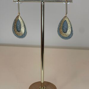 a2a421b9-3542-4a0a-afef-a194f736b744.jpg gouden met blauwe hangers