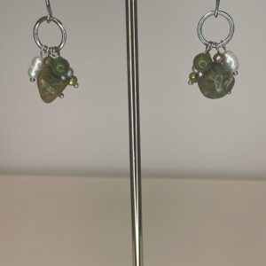 ooring hangend met zoetwaterparel en agate