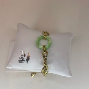 bc02942c-ff46-442d-98a6-0d0a8fd8936b.jpg gouden armband met groene ronde schakel