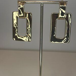 cc4abe76-6c7b-4261-b328-6888eb6c1d30.jpg oorbel, groot gouden vierkant