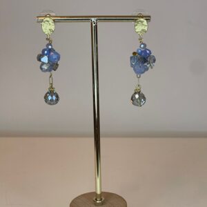 d84ab210-3417-4a06-86d2-73850969869c.jpg oorbel met blauwe kralen