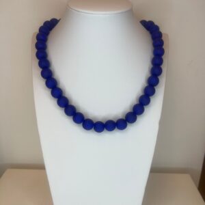 da53269b-297e-4f73-a069-9c7a8512cdbf.jpg ketting met felblauwe kralen