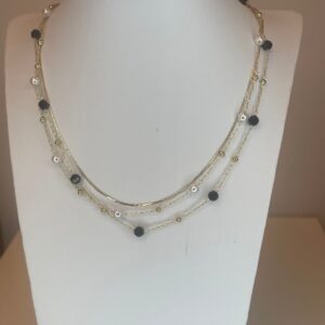 e2333751-933d-4fce-94b4-7f224bc01bbf.jpg fijne driedubbele ketting met parel en zwarte kralen