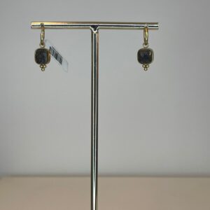 e283c70d-541f-4d4e-b6a3-05131e03ea2a.jpg oorbellen met bruin hangertje