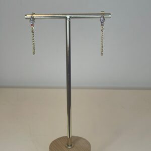 e7b2e6fd-cace-42d5-b0a8-bbc6cd74e43f.jpg fijne gouden oorbel met gekleurde steentjes