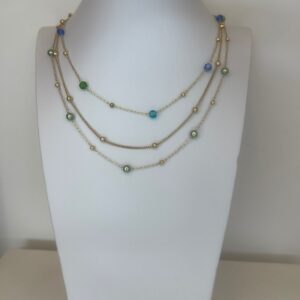 f4e3f6a1-27c7-48e1-9661-25d7aa992f75.jpg ketting driedubbel met groene en blauwe kralen