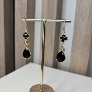 oorbel zwarte hanger met bloem