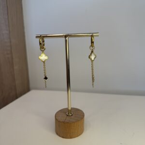 IMG_6835.jpeg oorbel hangers met wit klavertje