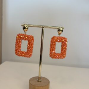 IMG_8867.jpeg oorbel oranje hangers met kralen